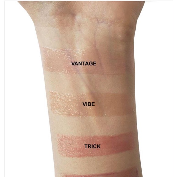 ❌SOLD❌ LARITZY Lip Gloss - Vibe - Picture 2 of 4